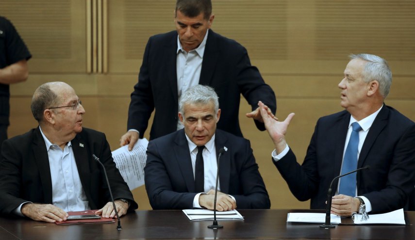 لابيد يقترب من الاطاحة بنتنياهو