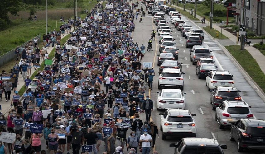 كندا.. مسيرة تضامن مع الأسرة المسلمة ضحية 