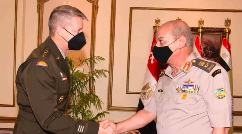 مسؤول عسكري أمريكي يلتقي وزير الدفاع المصري بالقاهرة