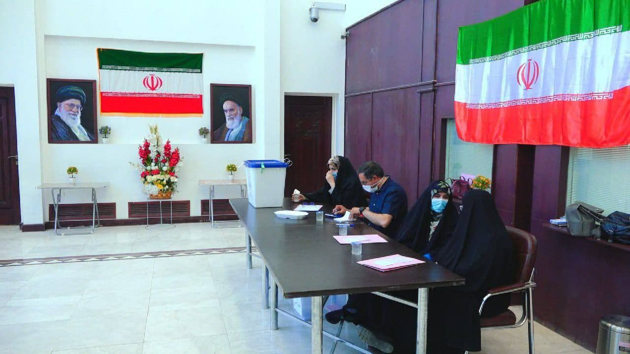 بالصور.. الجالية الايرانية في كربلاء المقدسة تشارك في الانتخابات الرئاسية