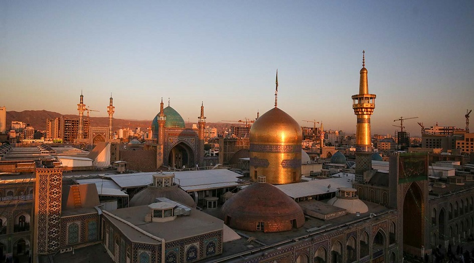 في يوم زيارة الإمام الرضا (عليه السلام) ... العتبة الرضوية المقدسة تكتسي السواد