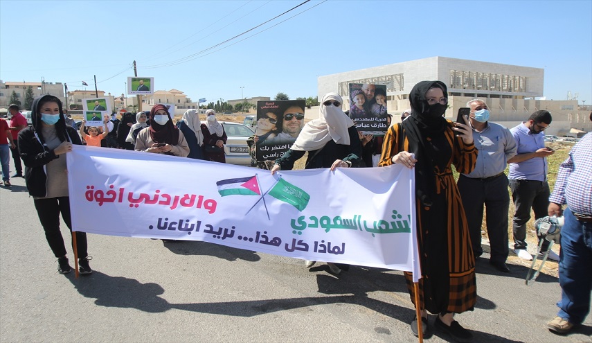 ذوو المعتقلين الأردنيين في السعودية يحتجون على استمرار اعتقالهم+ صور