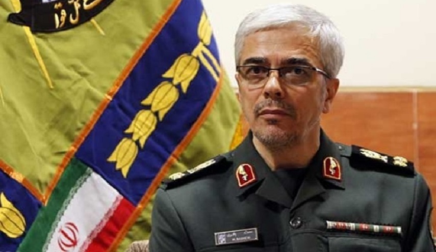 رئيس الاركان يبحث مع قادة حرس الثورة الاسلامية الاحداث في محيط ايران