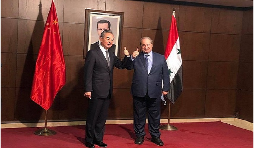 وزير خارجية الصين يصل دمشق للقاء الرئيس السوري