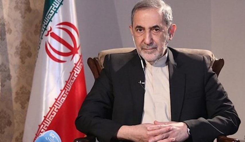 ولايتي: قائد الثورة الاسلامية يؤمن بضرورة خروج اميركا من المنطقة