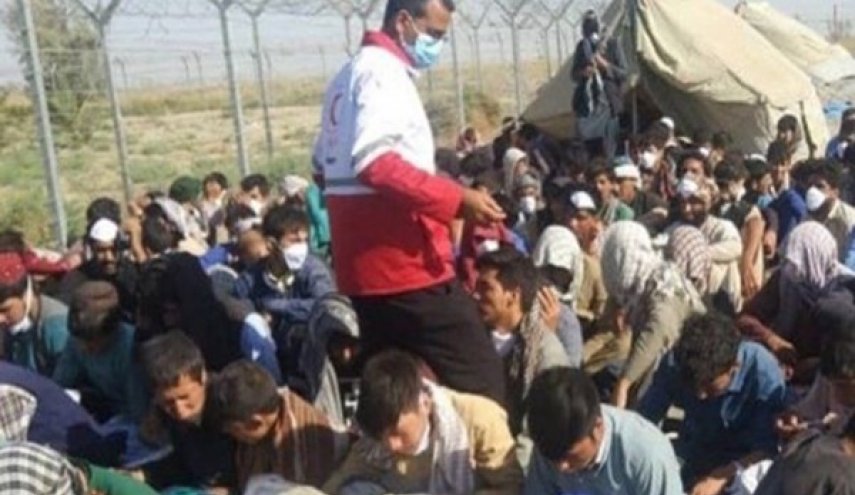 مئات الافغان يدخلون الاراضي الايرانية هربا من طالبان