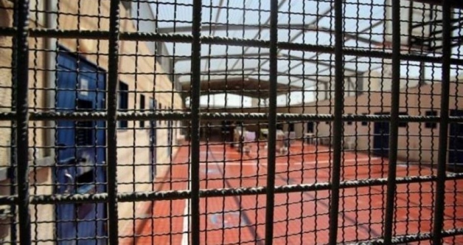 أسرى فلسطينيون يواصلون الإضراب عن الطعام في معتقلات العدو الصهيوني