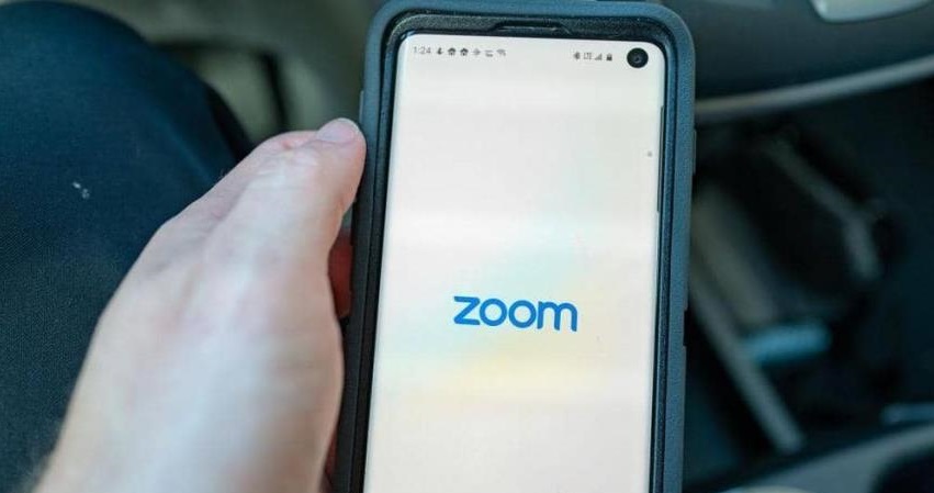 مشكلات تضرب "زووم".. والتطبيق يرد