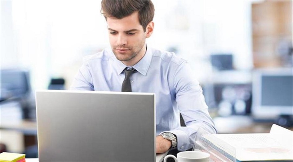 الجلوس 8 ساعات يضاعف خطر الإصابة بالسكتة الدماغية