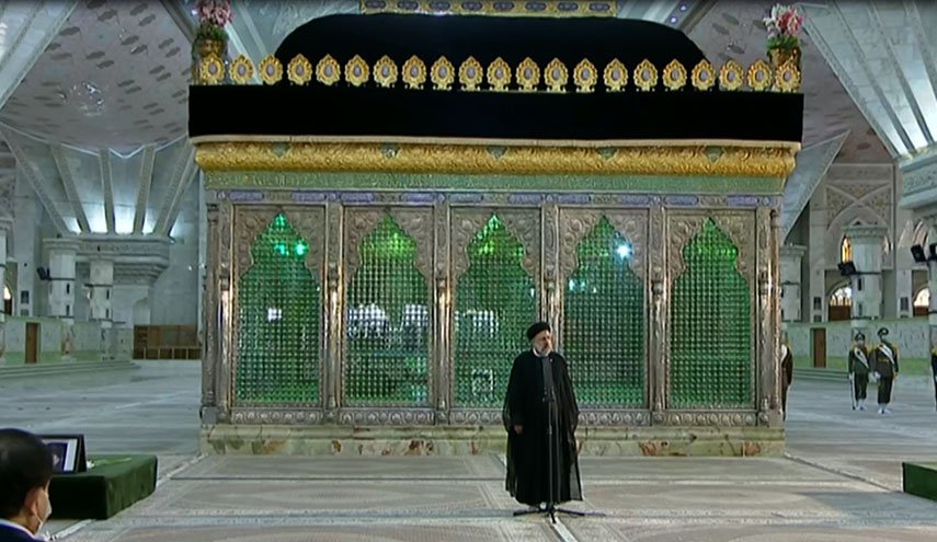 اعضاء الحكومة الجديدة يجددون العهد مع قيم ومبادئ الامام الخميني الراحل