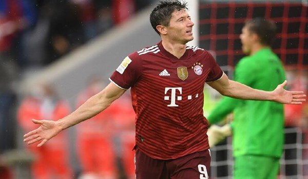 ليفاندوفسكي يحطم رقمه في الدوري الألماني ويلاحق مولر