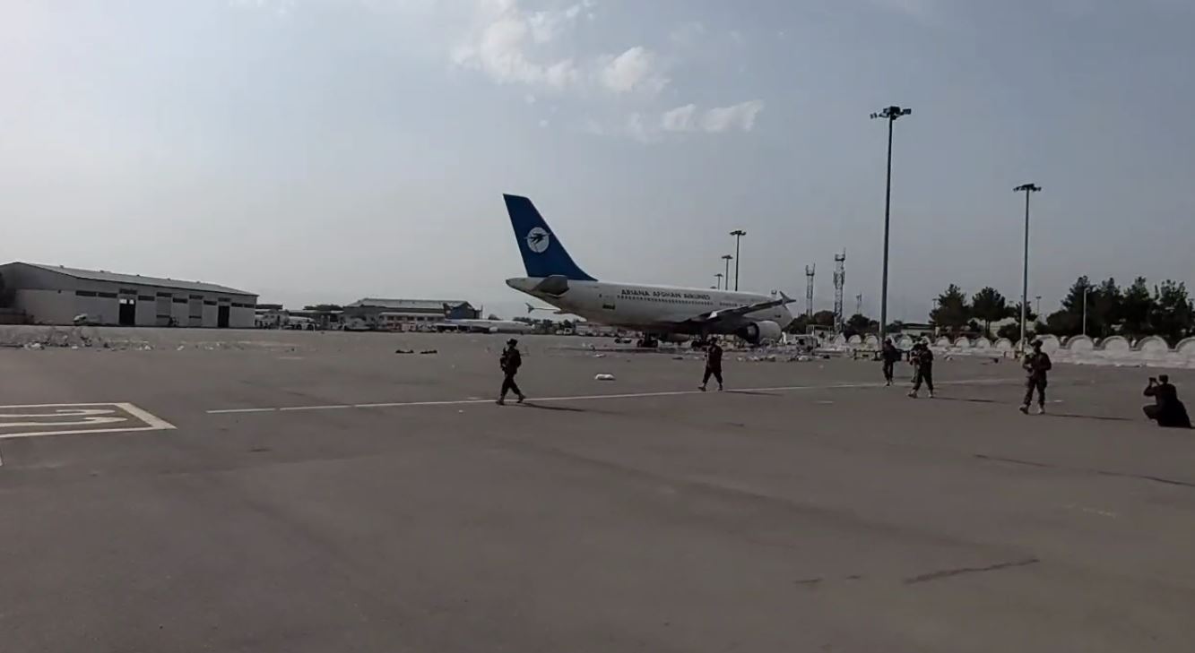 استقرار طالبان در فروگاه کابل