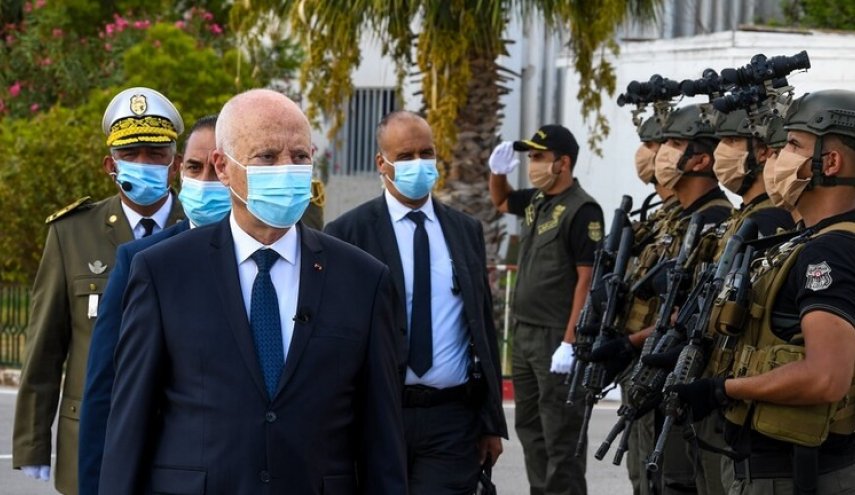 الرئيس التونسي يرفض الضغوط الأجنبية على بلاده