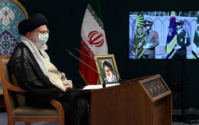 قائد الثورة الاسلامية: القوات المسلحة هي حصن منيع امام تهديدات الاعداء