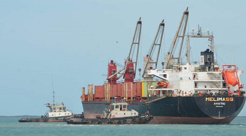 بعد احتجازها  82 يومياً .. سفينة غاز تصل إلى ميناء الحديدة اليمني 