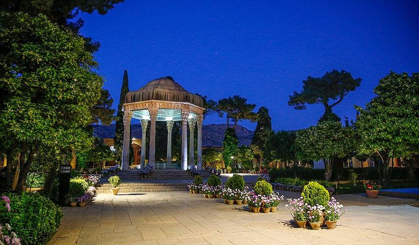 إقامة حفل تكريم الشاعر الإيراني "حافظ الشيرازي" في بكين