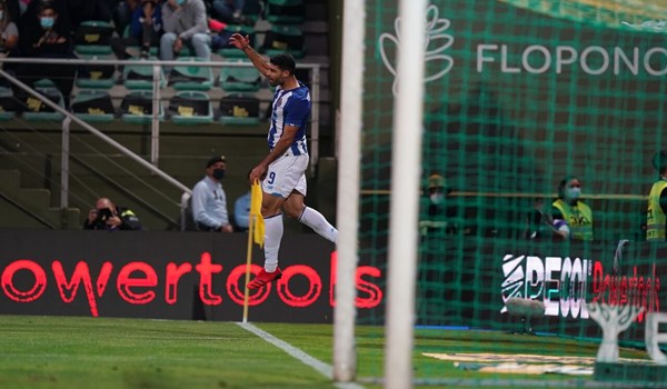 الايراني طارمي يسجل "هاتريك" ويقود بورتو لصدارة الدوري البرتغالي + صور