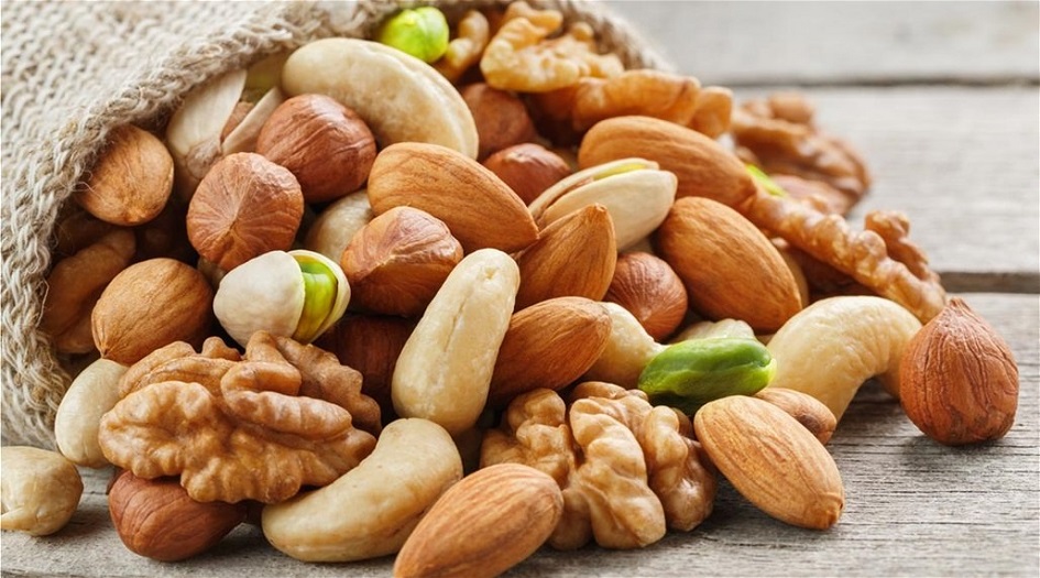 خبير تغذية يكشف أضرار المكسرات ويحدد الطريقة الصحيحة لتناولها