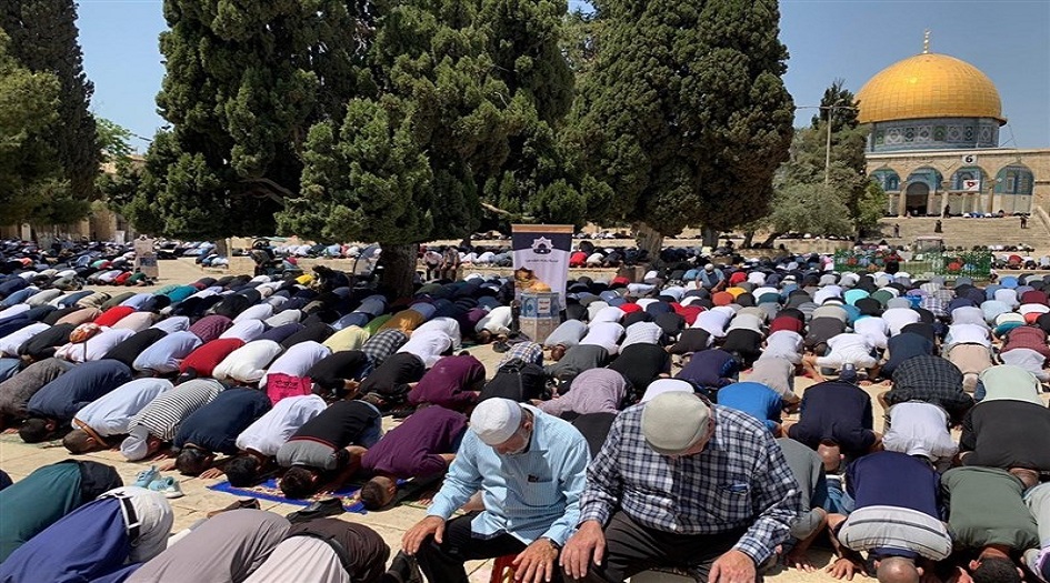 50 ألف مصل يؤدون الجمعة في رحاب المسجد الأقصى