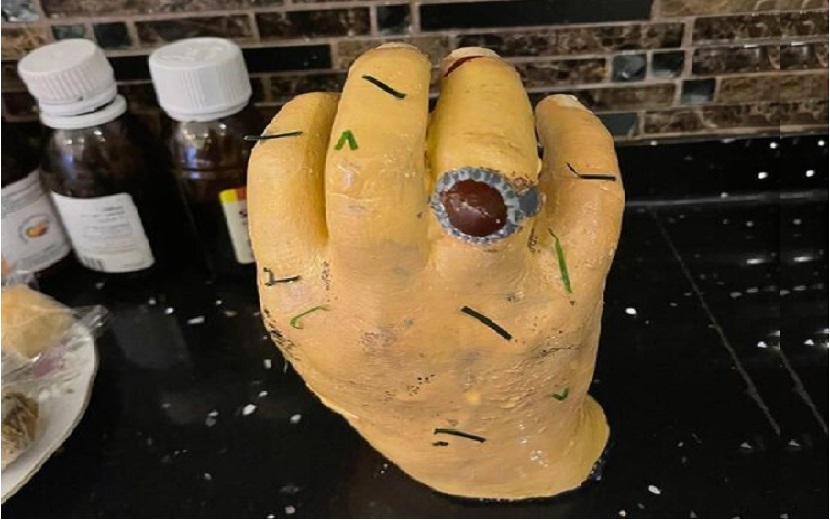 يد الصبر؛ هدية فتاة عراقية إلى الحشد الشعبي وقادة النصر