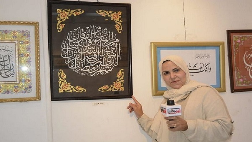 فنانة مسيحية..تزيّن لوحاتها بالآيات القرآنية