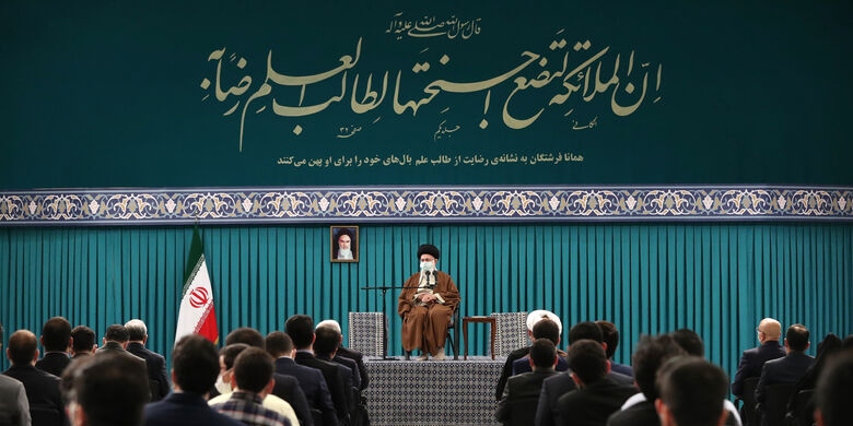 ديدار جمعي از نخبگان و استعدادهاي علمي با رهبر انقلاب اسلامي + عكس