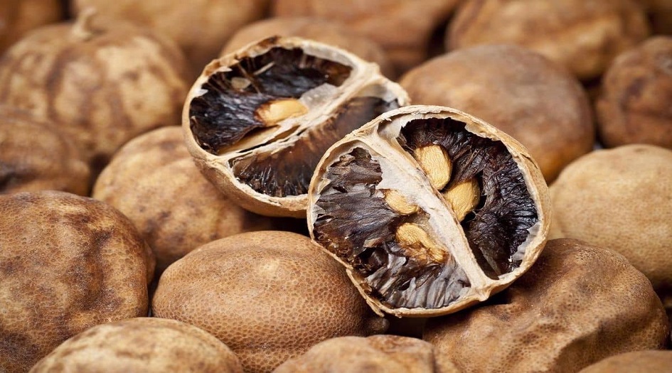 يصنع المعجزات.. هذه فوائد الليمون الأسود السحرية