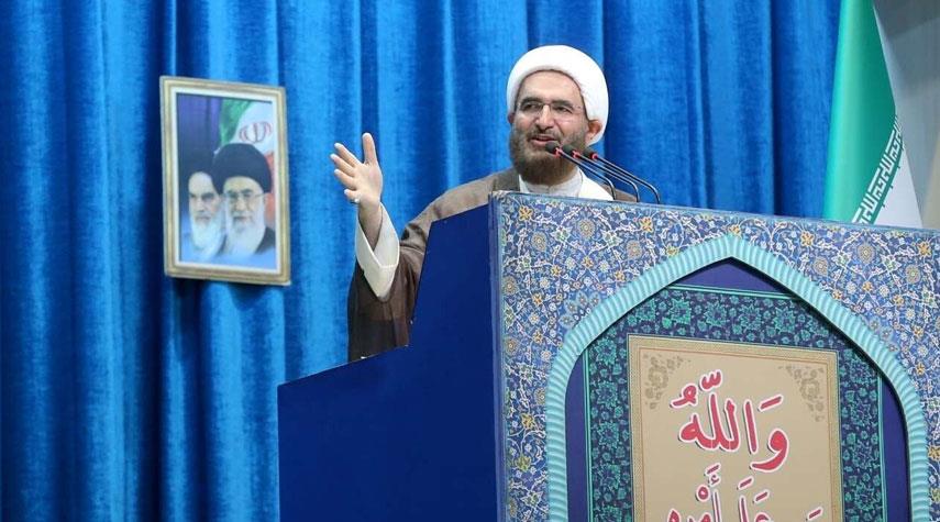 امام جمعة طهران يدعو المفاوض الإيراني لعدم الرضوخ لمطالب امريكا