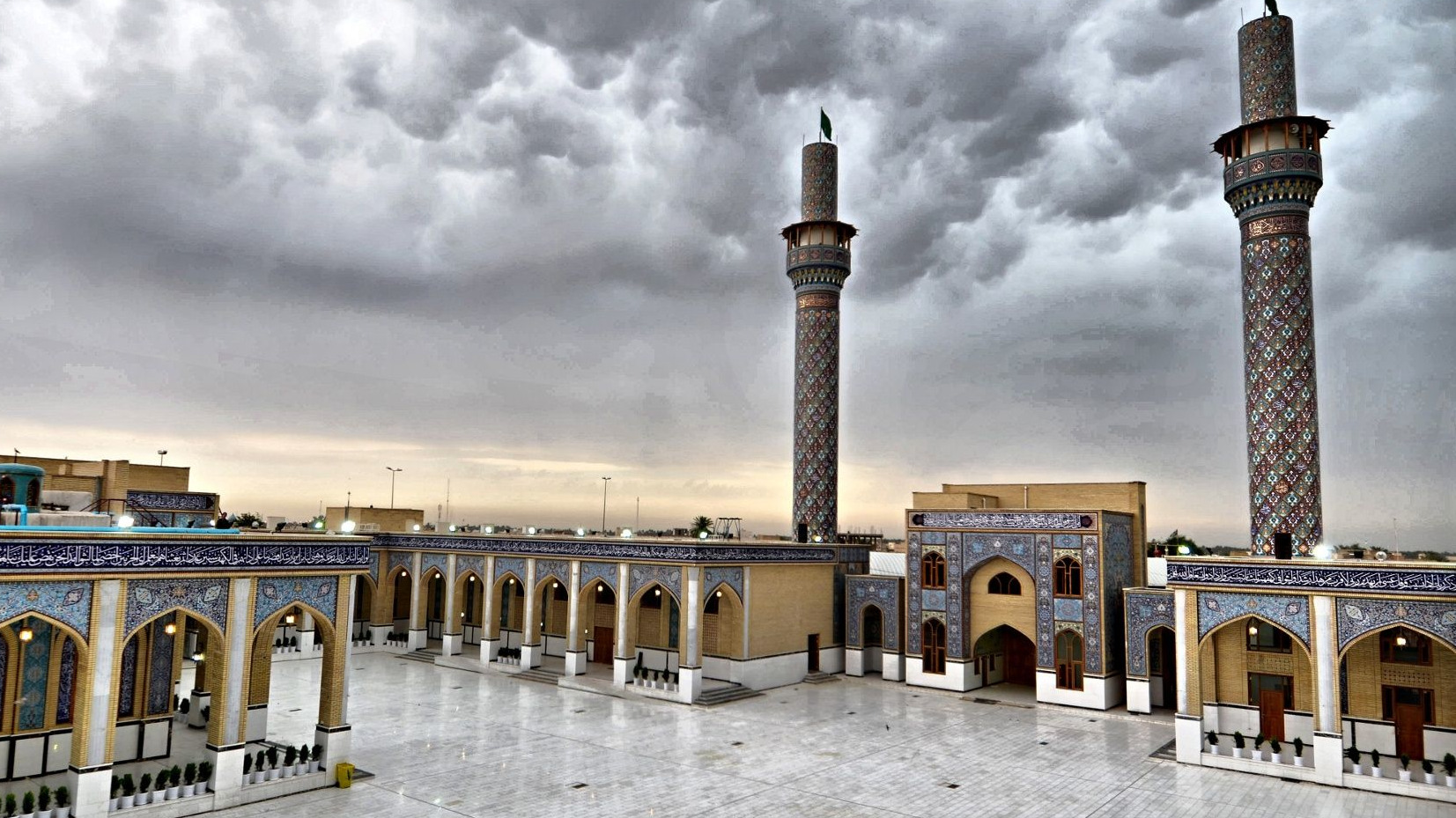 مسجدي براي ملاقات، مسجدي براي پناه