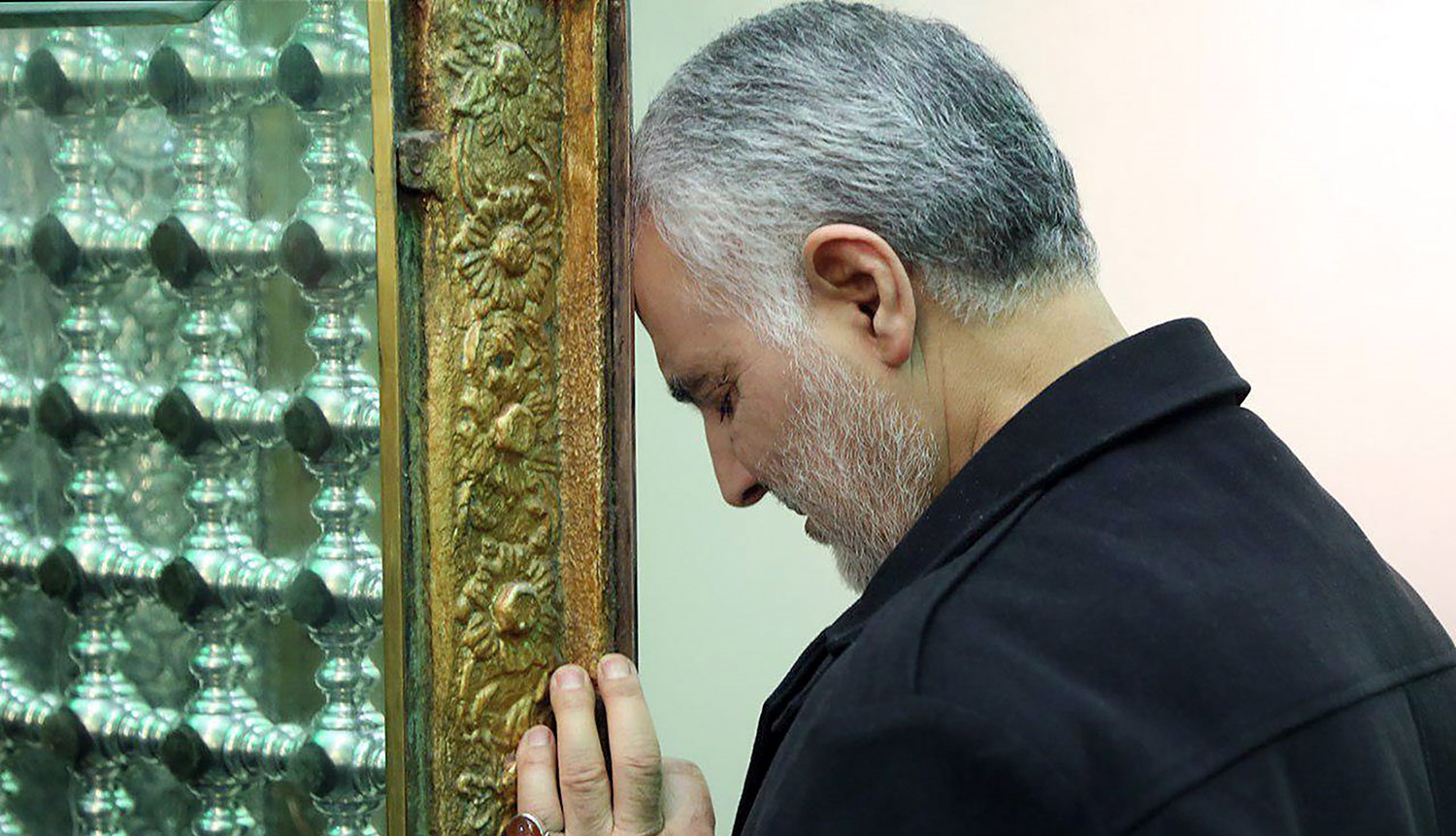 تصاوير حضور  شهيد سليماني در مراسم عطرافشاني حرم امام رضا عليه السلام