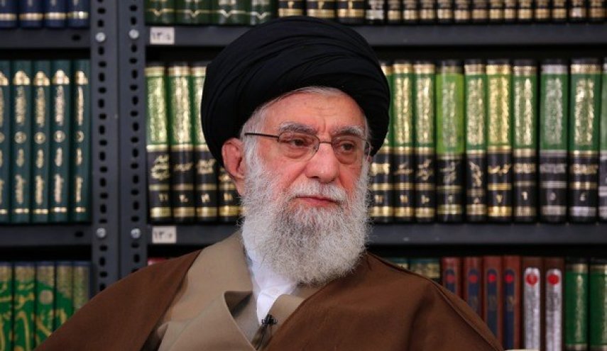 قال قائد الثورة الاسلامية السيد علي الخامنئي في التوحيد: التوحيد يعني خلاص الإنسان من العبوديّة والطاعة لأيّ شي‏ء سوى اللَّه تعالى