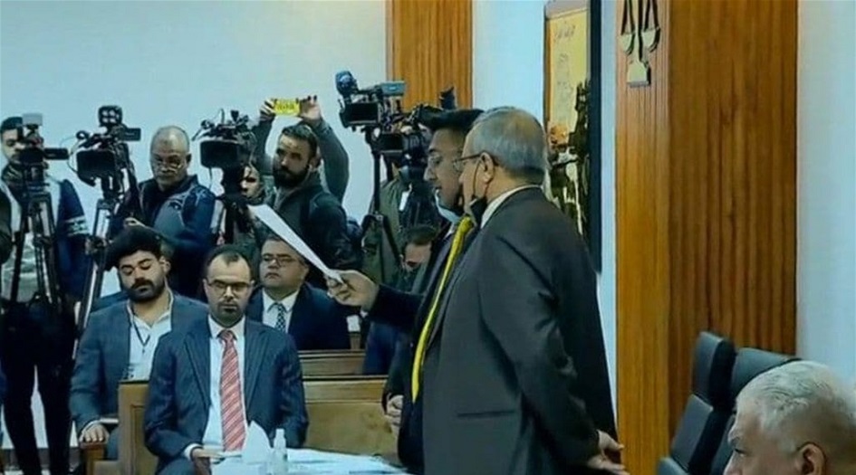 العراق... الكشف عن تفاصيل الاعتداء على رئيس السن في البرلمان 