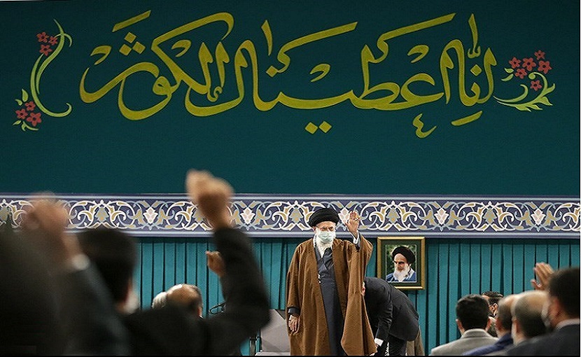قائد الثورة الاسلامية الامام الخامنئي: فاطمة الزهراء (ع) كلمة الله تعالى الزاخرة بالمضامين، وهي كالبحر اللجّي العميق...