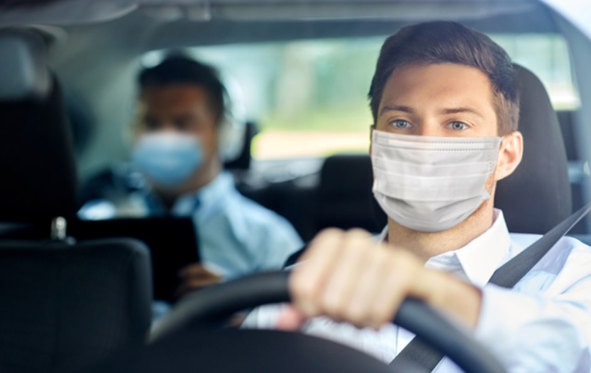 "الكمامة هي الحل".. دراسة تكشف عن وجود "مادة مسرطنة" داخل السيارة