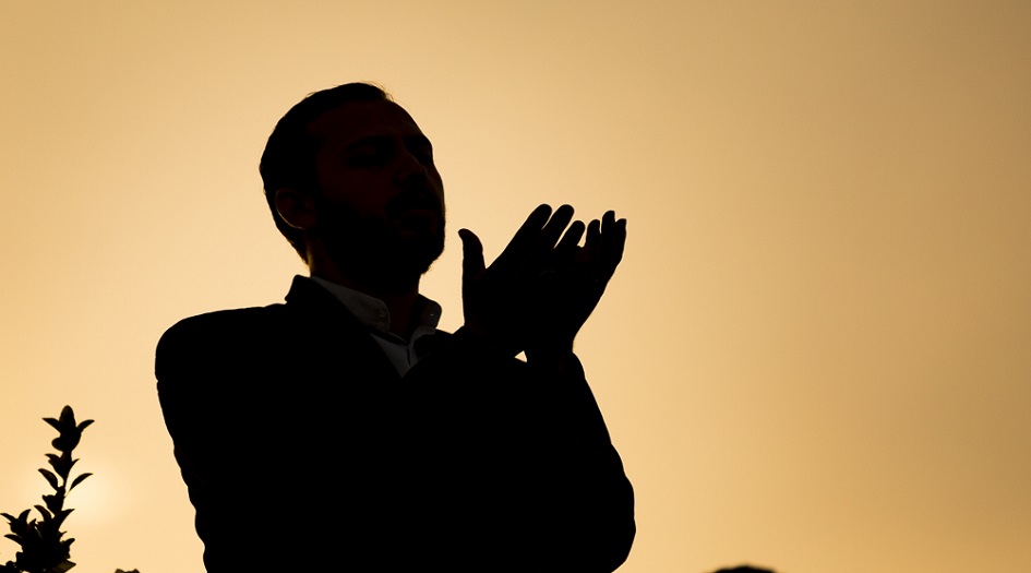 صلاة الامام الصادق عليه السلام  لقضاء الحاجة 