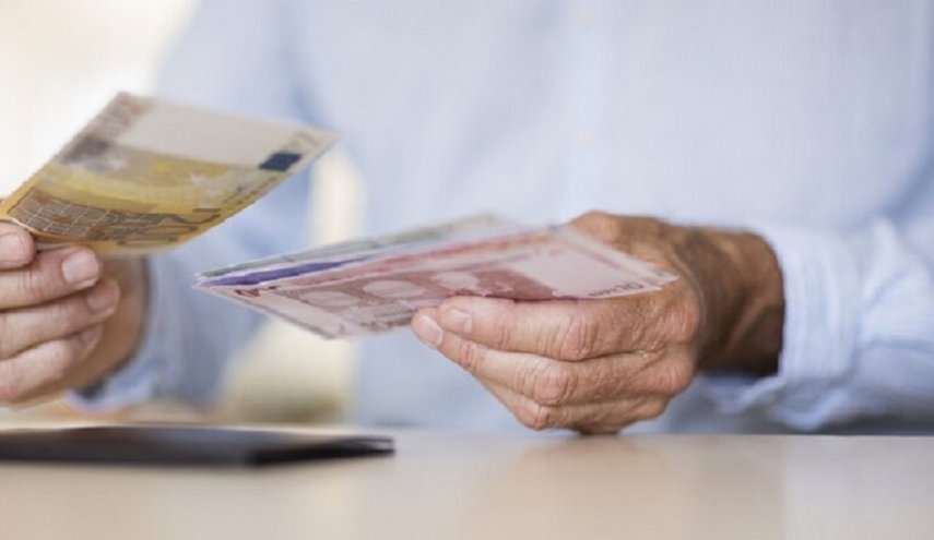 ليس بسبب التجنيد.. رجل أعلن نفسه امرأة لسبب غير متوقع!