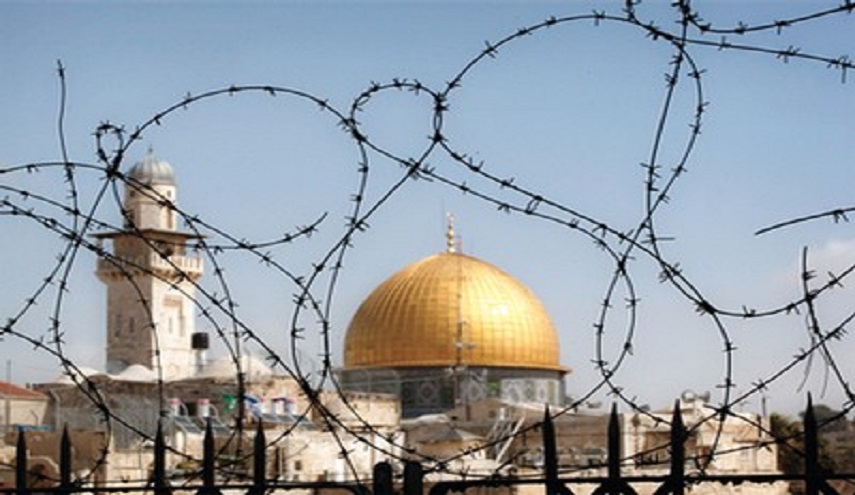  الذين يتخذون الكافرين أولياء من دون المؤمنين، أيبتغون عندهم العزة، فإن العزة لله جميعا... (النساء 139)