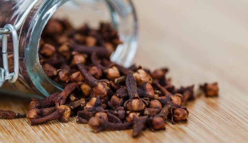 من الملح إلى القرنفل..لتهدئة التهاب الحلق