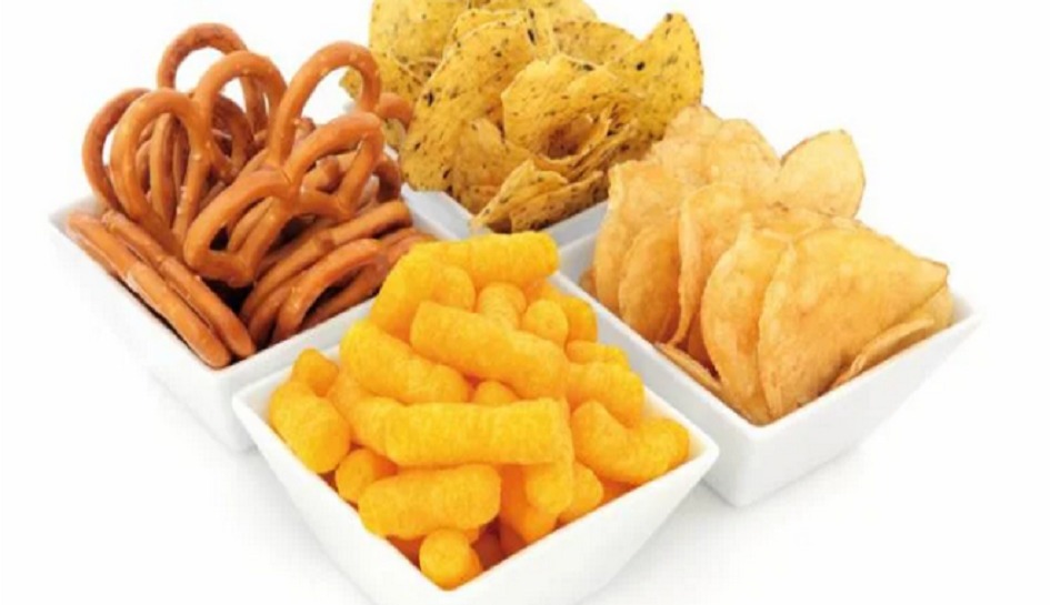 أضرار خطيرة على صحتك بسبب تناول المقرمشات