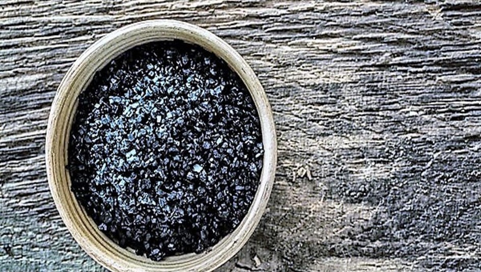 هل الملح الأسود أفضل من الأبيض؟