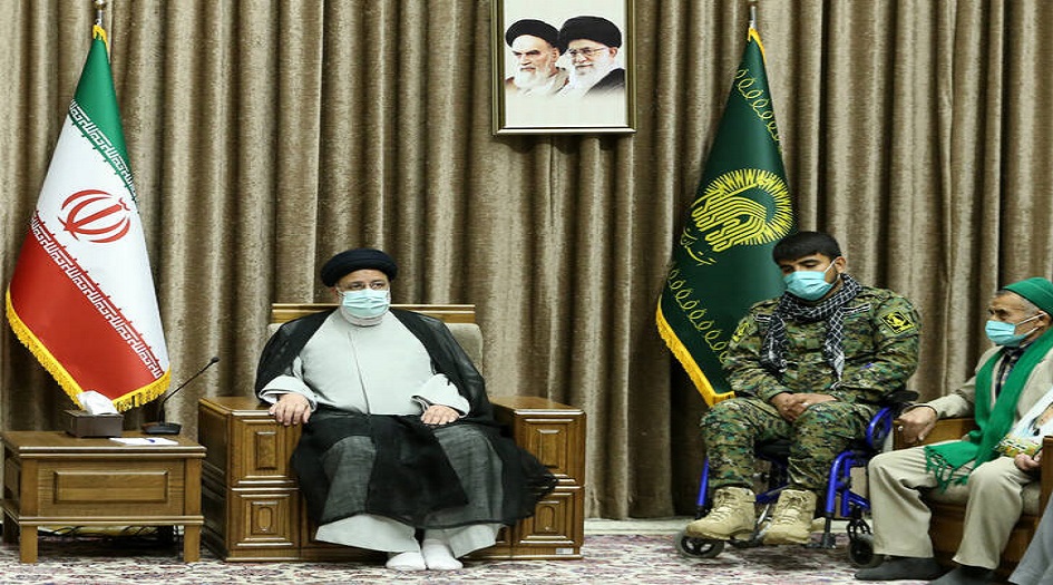 الرئيس الايراني  يلتقي اسر شهداء محافظة خراسان الرضوية