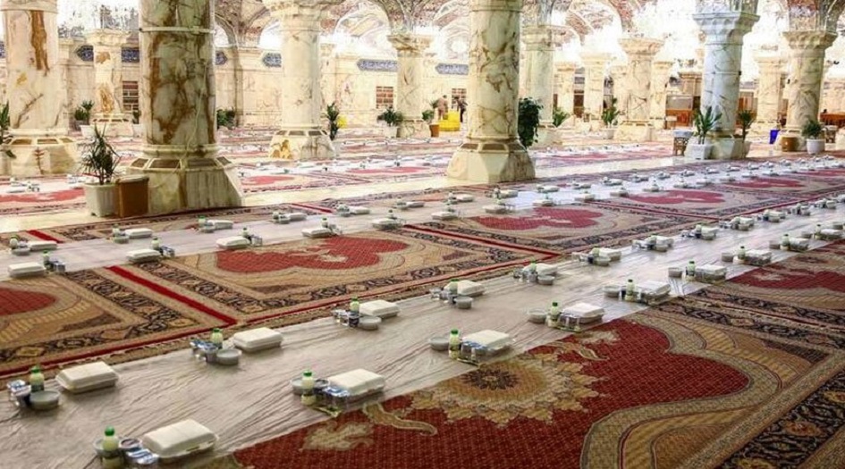 بالصور... موائد الإفطار في صحن فاطمة الزهراء (عليها السلام) في النجف الأشرف