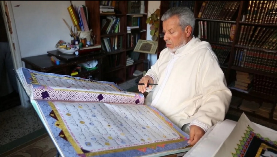 خطاط ليبي كتب ألف مصحف.. وحلمه رسم القرآن بالخط العربي