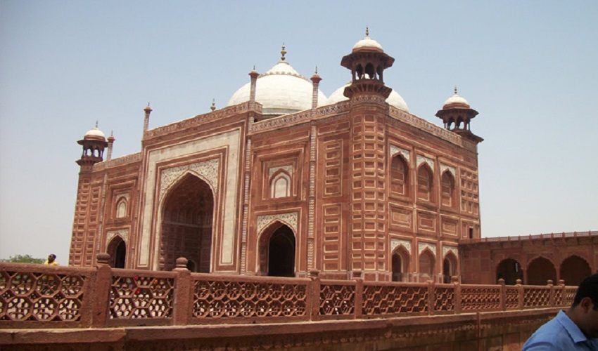 أوقات الأمساك والأذان للعاصمة الهندية نيودلهي ليوم السبت