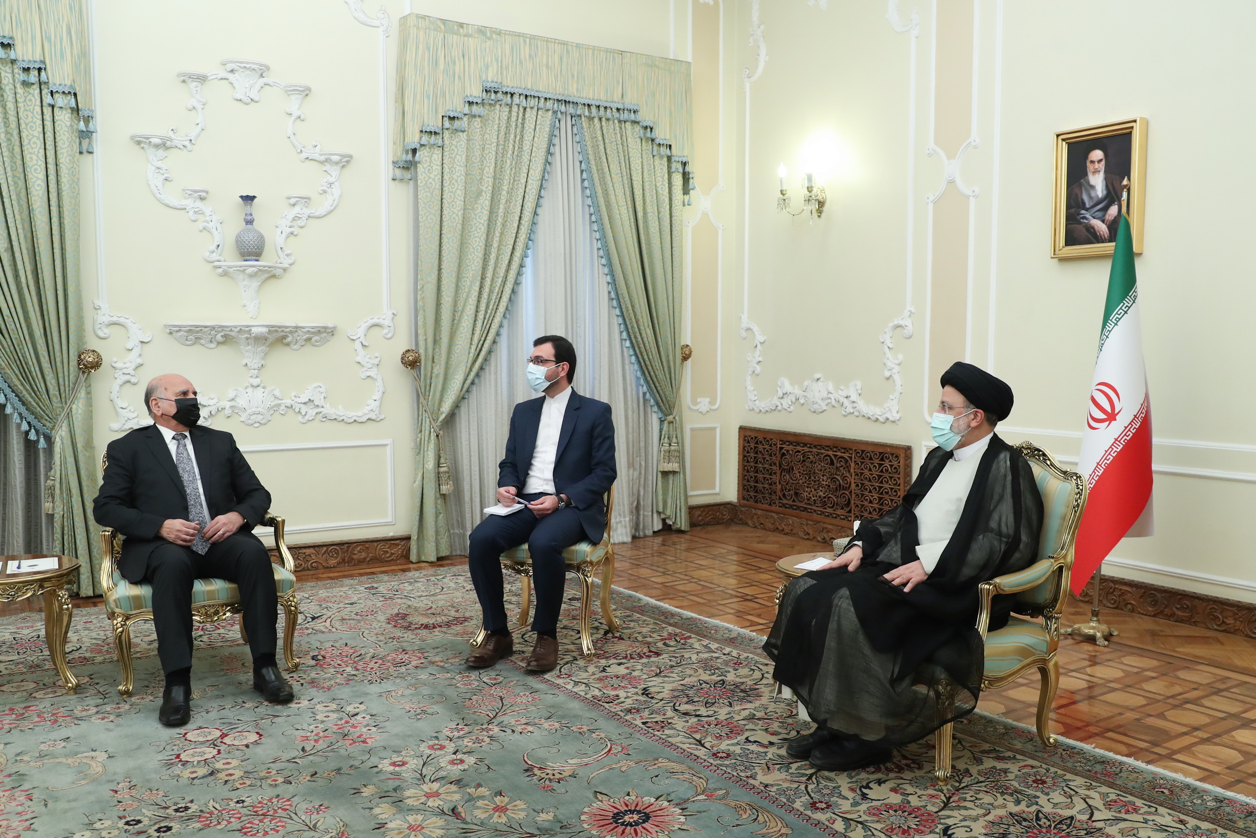 رئيس جمهور  : تهران خواهان عراق قوي ، باعزت و متحد است