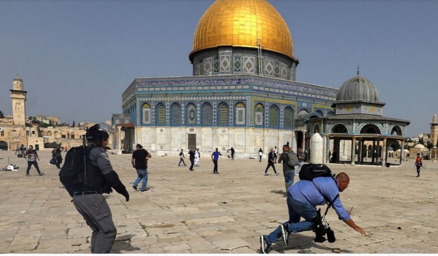 إصابة عشرات الفلسطينيين باعتداءات الاحتلال في الضفة الغربية وأراضي الـ48