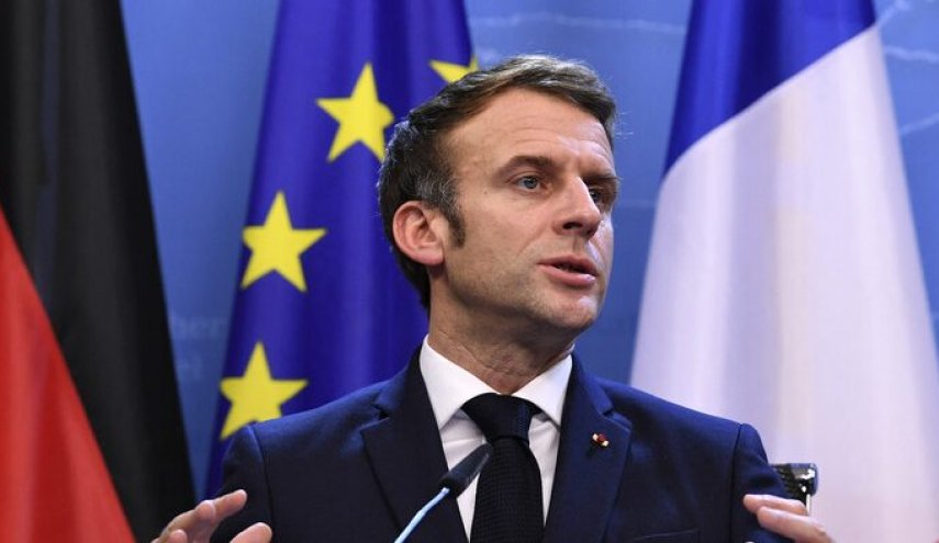 ماكرون: فرض حظر على إمدادات الغاز الروسي لم تجر مناقشته بعد