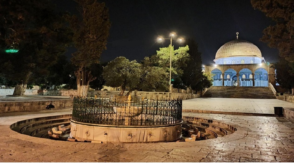 الإحتلال  يمنع رفع  أذان العشاء في المسجد الأقصى