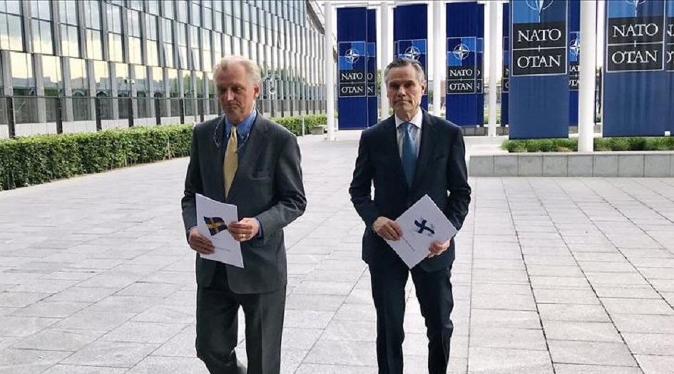 رسمياً.. فنلندا والسويد تتقدمان بطلب العضوية إلى الناتو