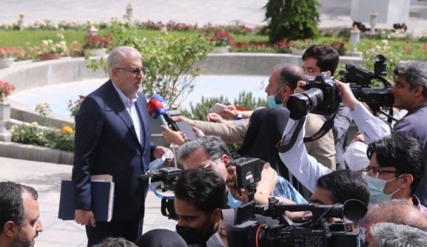 وزير النفط الإيراني: بيعنا بسعر جيد ومستمر بقوة
